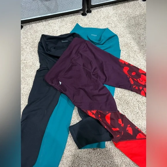 5 pair of Fabletics Leggings - Picture 4 of 4